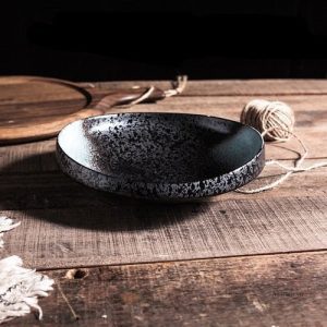Assiette creuse en style japonais traditionnel