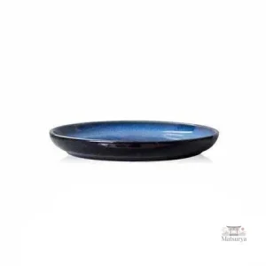 Assiette en céramique bleu japonais