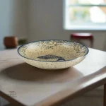 Assiette japonaise décorée de motifs Carpe Koi