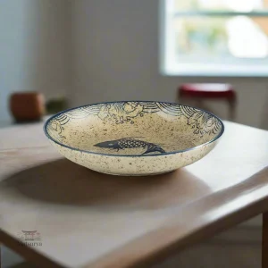 Assiette japonaise décorée de motifs Carpe Koi