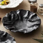Assiette japonaise au design unique et irrégulier