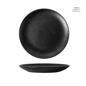 Assiette traditionnelle japonaise noire, style épuré