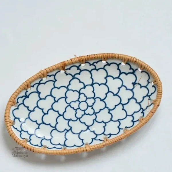 Assiette en rotin, touche asiatique pour votre table