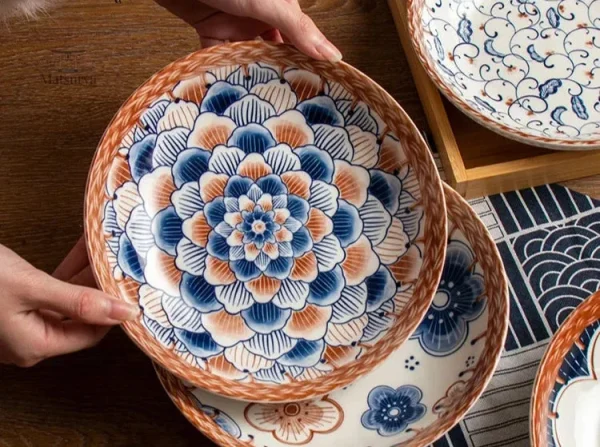 Assiette japonaise ornée de motifs classiques rétro