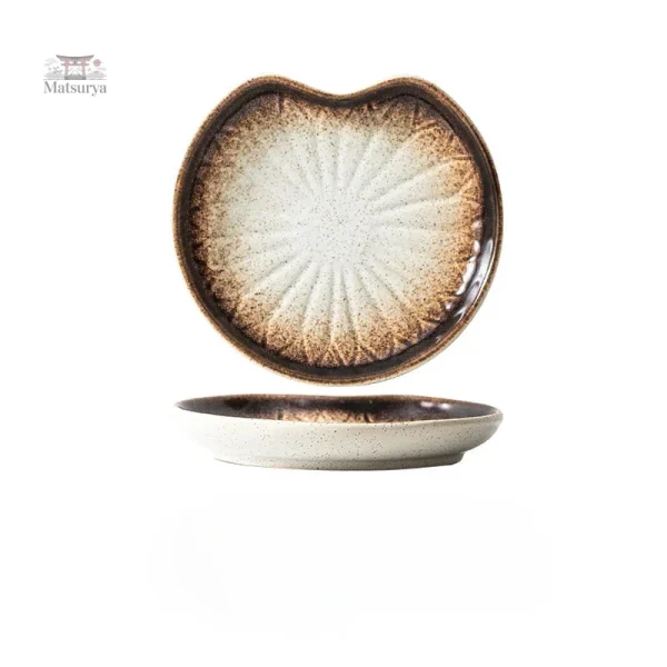 Couleurs naturelles sur assiette ronde japonaise