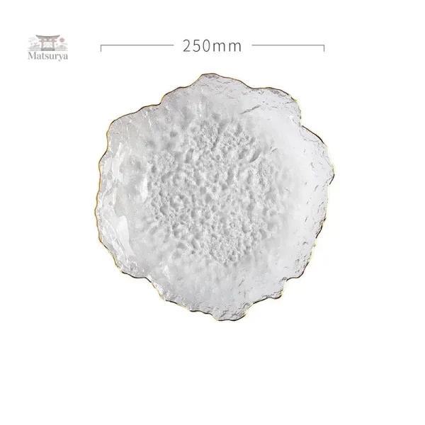 Assiette ronde en céramique au design martelé