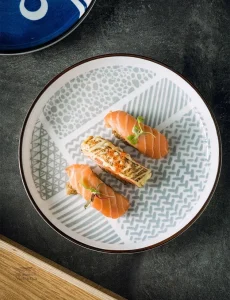 Assiette japonaise artistique pour table sophistiquée