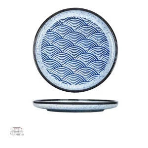 Assiette japonaise avec motif ondulé en relief