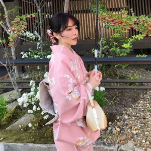 Kimono Japonais Femmes avec motifs traditionnels