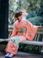 Kimono traditionnel japonais avec motifs élégants