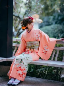 Kimono traditionnel japonais avec motifs élégants