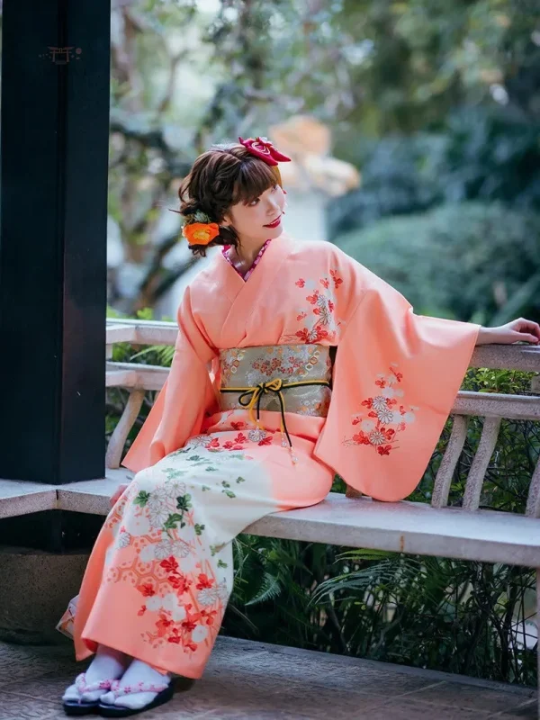 Kimono traditionnel japonais avec motifs élégants