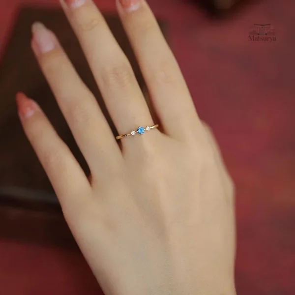 Bague Japonaise avec pierre Zircon scintillante