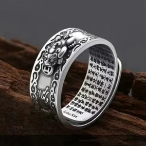 Bague carmise avec breloques originales