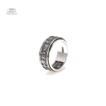 Bague argentée avec motifs japonais distinctifs