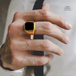 Bague japonaise en acier noir design carré