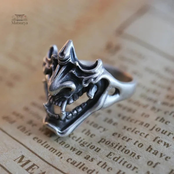 Bague inspirée du masque de démon japonais, élégante et originale