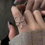 Bague artisanale inspirée de la floraison japonaise
