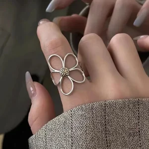 Bague artisanale inspirée de la floraison japonaise