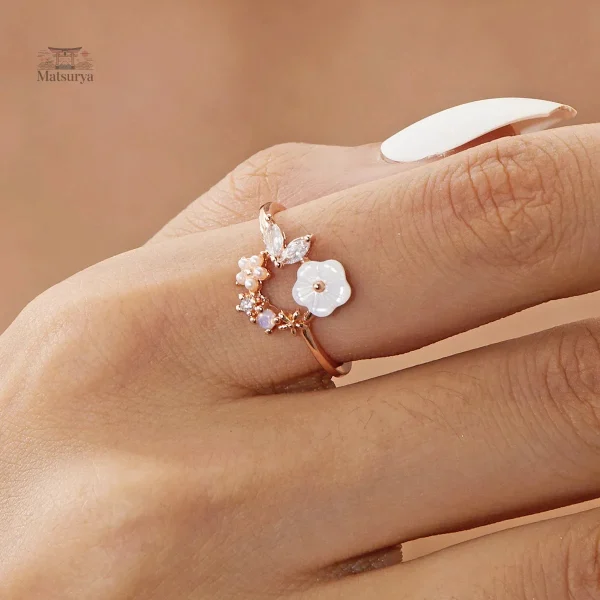Bague cristal design japonais inspiré de fleurs