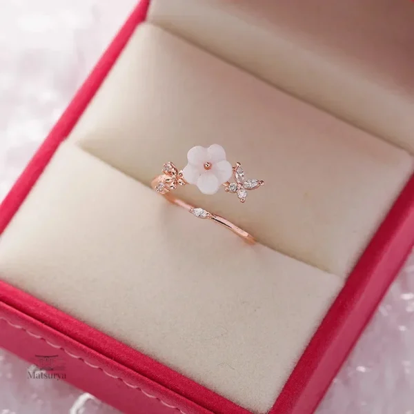 Bague japonaise chic avec fleur en cristal