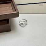 Bague géométrique inspirée de l'art japonais