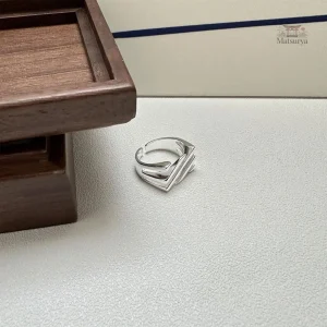 Bague géométrique inspirée de l'art japonais