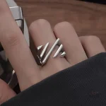 Bijou japonais avec motifs géométriques modernes