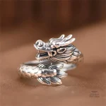 Bague Japonaise motif dragon en métal argenté