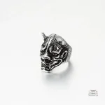 Bague japonaise avec motif de tête démon stylisé