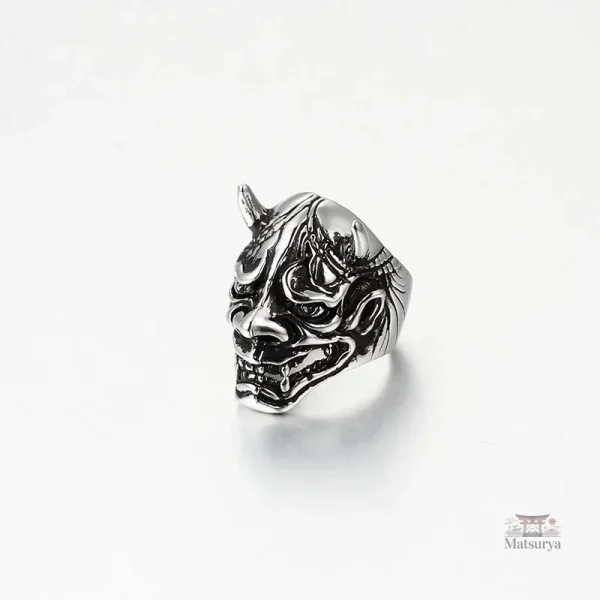 Bague japonaise avec motif de tête démon stylisé