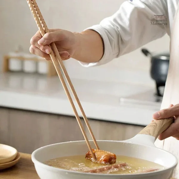 Baguette de cuisine japonaise en bois traditionnel