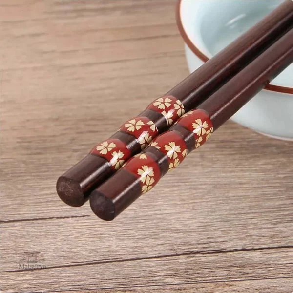 Baguette avec motifs fleurs, design japonais raffiné