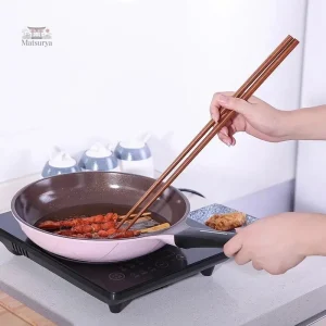 Baguettes en bois japonaises pour la cuisine