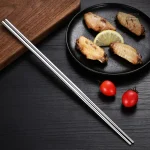 Baguettes japonaises inox longues pour un repas traditionnel