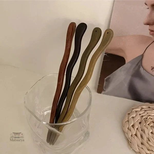 Épingle à cheveux en bois vintage