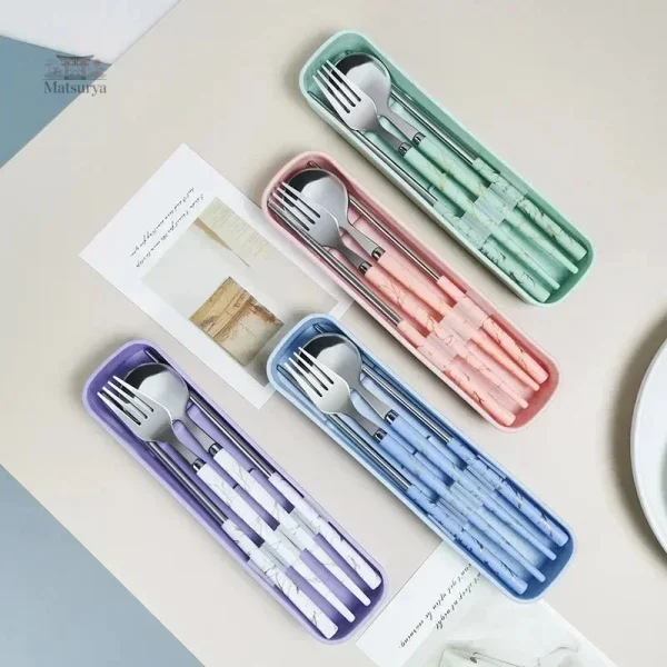Couverts japonais dans un design moderne