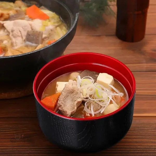 Bol traditionnel japonais pour déguster le miso