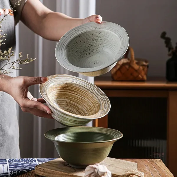 Bol Japonais décoratif avec des motifs traditionnels