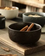 Bol japonais en céramique avec accessoires pratiques