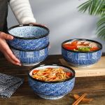 Bol en céramique bleue avec motifs japonais