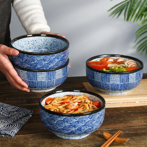 Bol japonais bleu idéal pour la présentation des plats