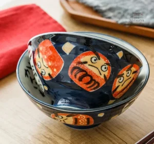 Bol Daruma traditionnel japonais avec motifs colorés