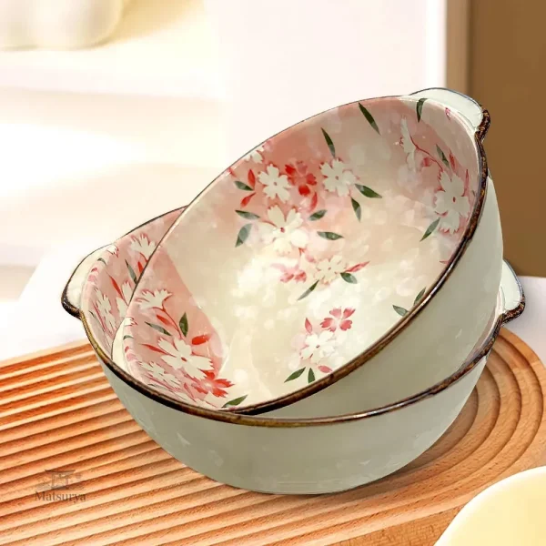 Bol fleuri japonais traditionnel en céramique