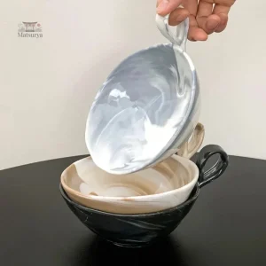 Bol japonais avec design marbré élégant