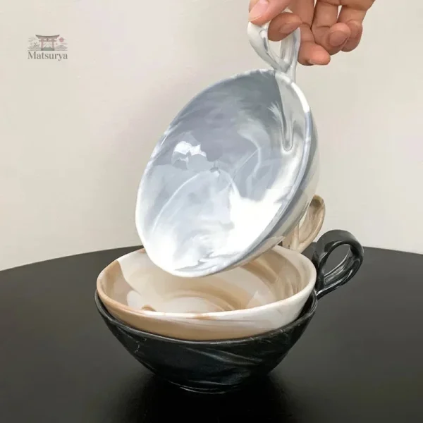 Bol japonais avec design marbré élégant