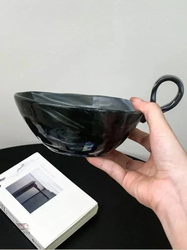 Bol en céramique marbré pour le service