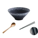 Bol pour servir ramen avec esthétique japonaise