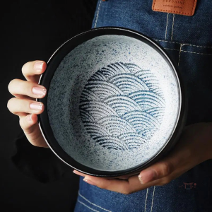 Bol japonais traditionnel en céramique artisanale