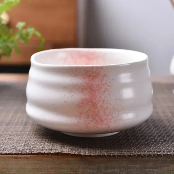 Bol matcha avec finition soignée et esthétique